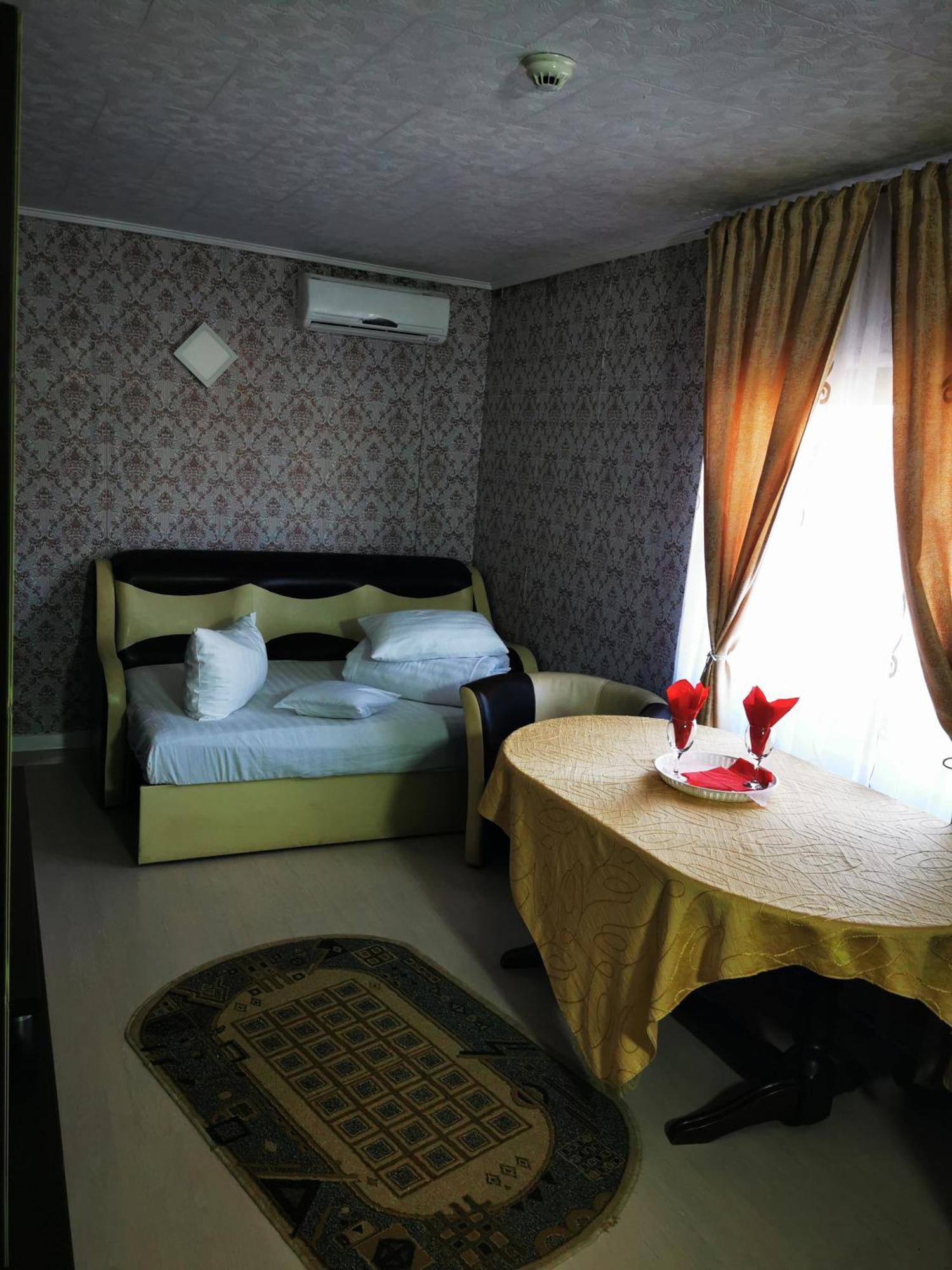 Hotel GeAS IV Caransebeş Exterior foto